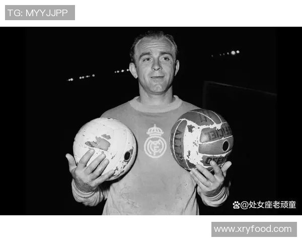 足球传奇克鲁伊夫的精彩瞬间与经典形象回顾