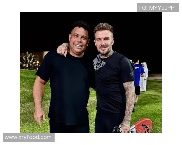 足球巨星同框高清合影展现传奇瞬间与激情时刻的完美记录 足球巨星同框高清合影展现传奇瞬间与激情时刻的完美记录